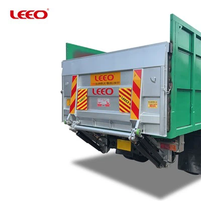 Aký je uhol otvorenia zadnej dvere sklápača?